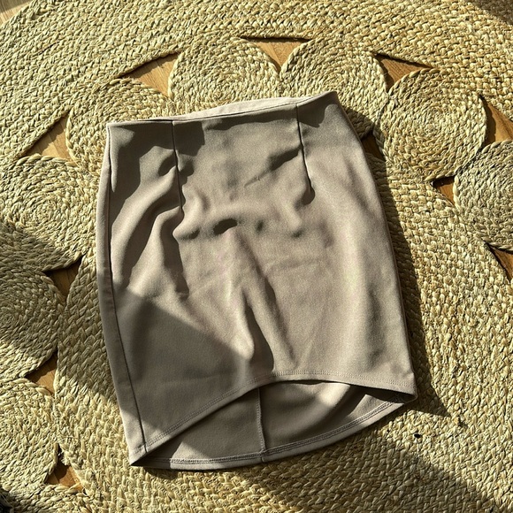 Taupe mini skirt with zipper back - Picture 1 of 1